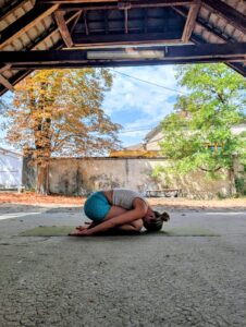 Yoga-Ventre apasé- posture enfant-Digestion- naturopathie